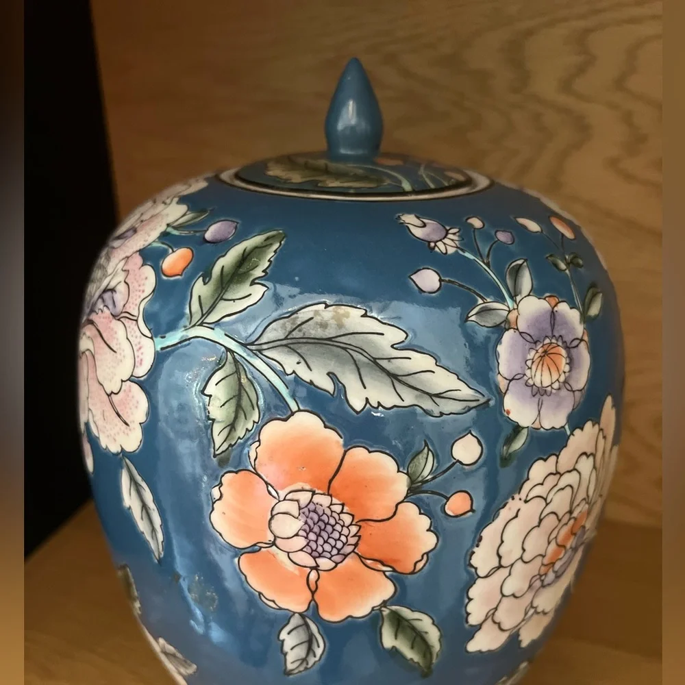 Vintage Japanese GINGER JAR TEMPLE JAR URN W LID Floral Porcelain Flowers MACAU - Picture 2 of 8
